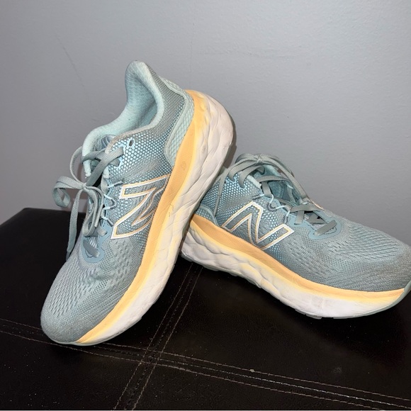 New Balance Fresh Foam More V3 in Storm Blue/Mango - Women's Sz 7.5 - Picture 2 of 6